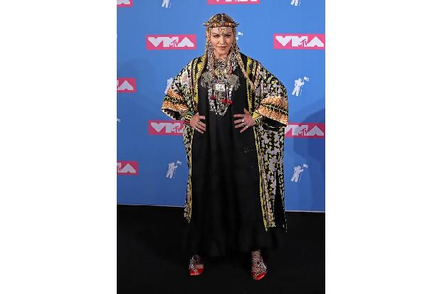 Madonna macht wohl vor nichts halt, was ewige Jugend verspricht, und die konservierende Wirkung des Eiswürfels ist ihr schon...