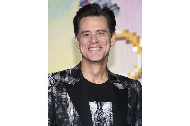 Schauspieler Jim Carrey gehört ebenfalls zu den überzeugten Eisbadern, die den Lehren von Wim Hof mit Hingabe lauschen. Übri...