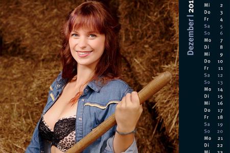 Last but not least: Lana ziert die Dezember-Seite des Kalenders