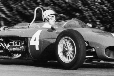 Auf den ersten Blick wirkt der Ferrari 156 wie ein wunderschöner Renner - bis einem die Frontpartie mit dem sogenannten 'Hai...