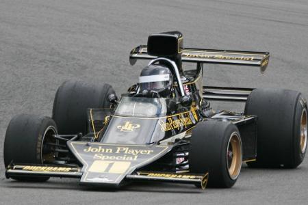 Die Aufschrift auf dem vorderen Flügel lügt nicht: Dieser Lotus aus dem Jahr 1975 ist tatsächlich 'special'.