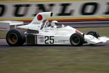 Der Maki F101 ist in der Saison 1974 ein Gesamtkunstwerk. Von vorne bis hinten besticht der Bolide mit seiner einmaligen Optik.
