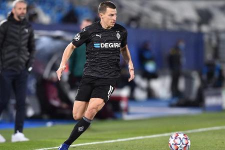 Wirkte fehleranfälliger als Bensebaini auf der anderen Seite. Verlor seinen Gegenspieler Foden häufig aus den Augen und leis...