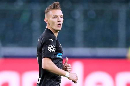 Sorgte kurzfristig für neuen Schwung auf dem Flügel, machte in den Laufduellen mit Walker jedoch wenig Stiche. Verzog einen ...