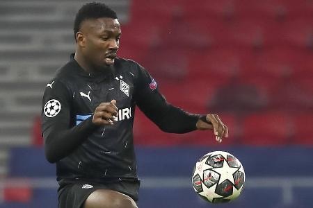 Taute erst nach einer halben Stunde auf, versuchte es zunächst mit einem Schlenzer (32.). Setzte Embolo einmal gut in Szene ...