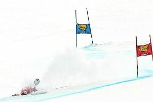 Nebel und Schneefall: Erste Abfahrt in Saalbach abgebrochen