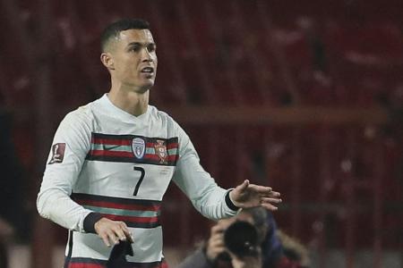 Für krankes Baby: Von Ronaldo weggeworfene Armbinde versteigert