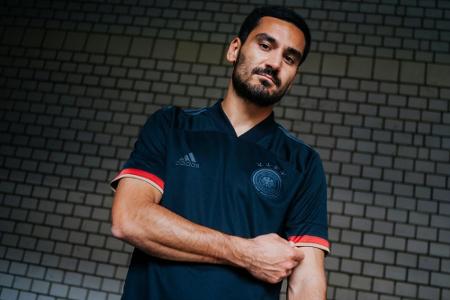 Schwarzer Glanz: DFB mit neuem Auswärtstrikot