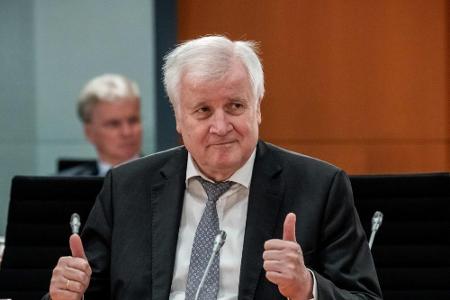 Seehofer gratuliert Bach und sagt 