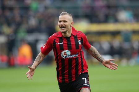 Ribery gratuliert Schmid zur Einstellung seines Rekordes