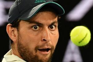 Sieg in Dubai: Karazew setzt Höhenflug fort