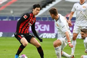 Ausrufezeichen im Rennen um Europa: Frankfurt siegt im Torfestival