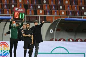 Löw denkt über personelle Wechsel nach