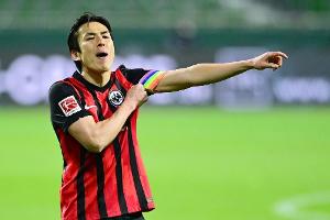 Eintracht-Dauerbrenner Hasebe verlängert bis 2022