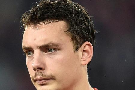 Peinlicher Vorfall bei Videointerview: Frauenfeindliches Shirt im Hintergrund