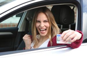 Autofahrerin mit Führerschein