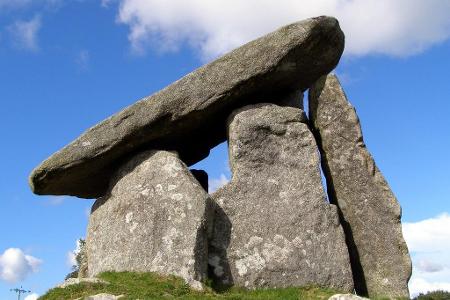 Monumentale Dolem geben Rätsel auf