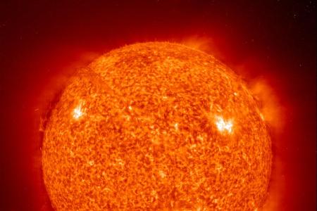 Aufnahme der Sonne mit Sonnenflecken und Eruptionen