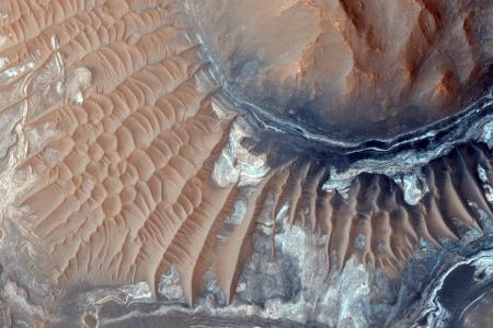 Noctis Labyrinthus