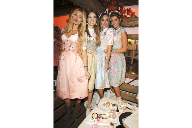 Pamela Reif, Cathy Hummels, Carmen Mercedes und Jennifer Knäble Imago Images Future Image b.png