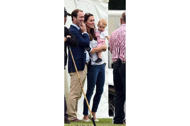 ...allerlei andere königlichen Termine zu absolvieren. Die Besuche bei Papa Williams Polo-Spielen gehören da selbstverständl...