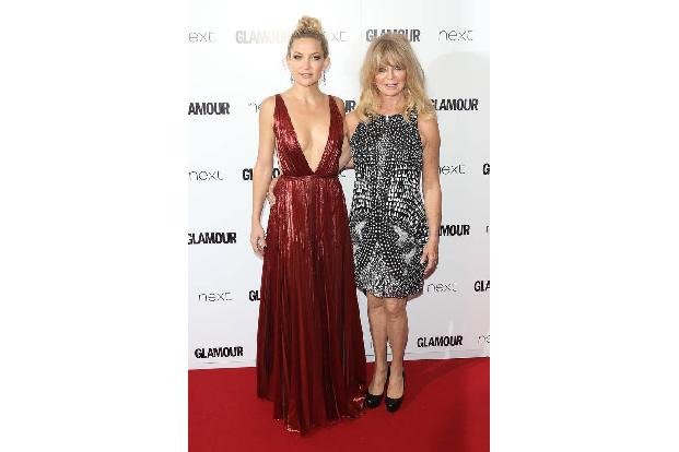 ...mit doppelseitigem Klebeband alles fixiert werden. Da kann eine Mutter doch richtig stolz auf ihre Tochter sein, wenn die...