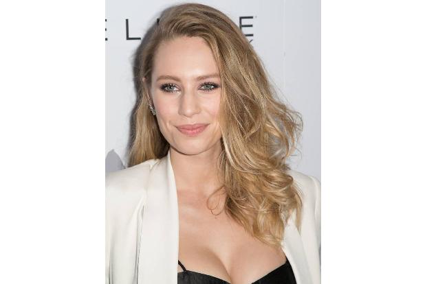 Dylan Penn hat eindeutig in der DNA-Lotterie gewonnen! Die schöne 23-Jährige ist keine Geringere als die Tochter der Hollywo...
