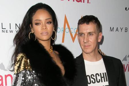 ...Rihannas inzwischen nicht mehr ganz so geheime Affäre mit Leonardo DiCaprio Tuschelthema Nummer Eins. Und das, obwohl sic...