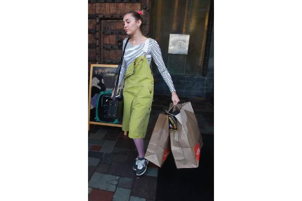...Outfits nach Hause getragen wurde - nur leider scheint Miley Cyrus eben mehr auf Praktikabilität zu achten, als auf ein a...