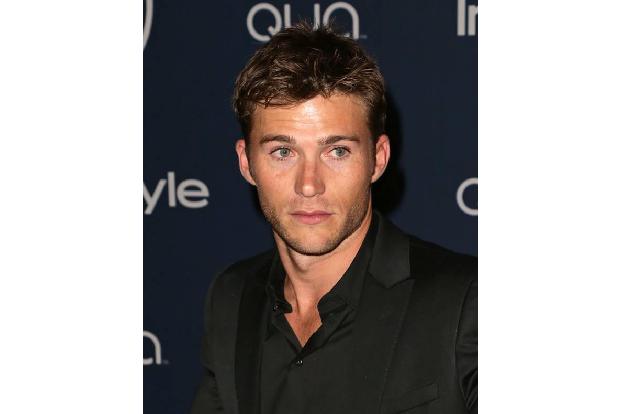 Na, wenn das mal kein heißer Typ ist? Kein Wunder, dass der 29-jährige Schauspieler sich nebenbei mit Modeln ein paar Taler ...