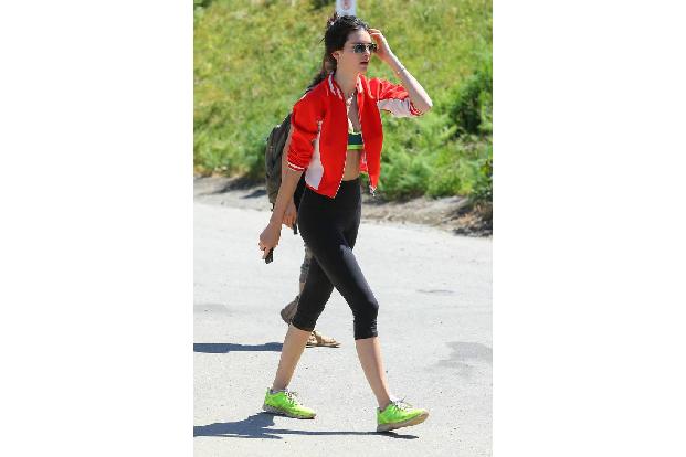 ...um sich sportlich zu betätigen. Am Samstag erst machte sie sich auf, um in Malibu eine kleine Wanderung zu unternehmen. S...