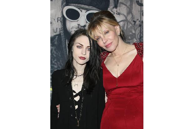 ...stellt sie weltweit gemeinsam mit ihrer Mutter die Dokumentation 