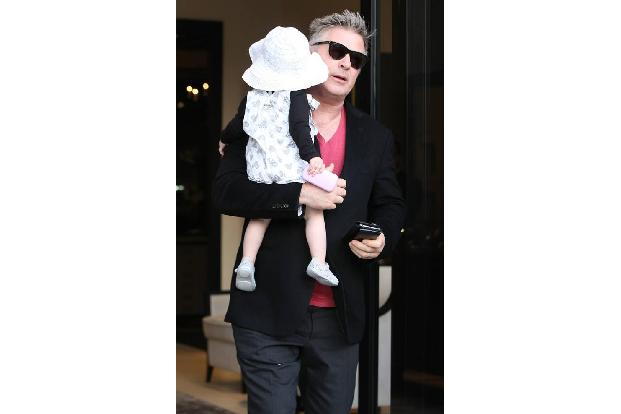 Je oller, je doller? Natürlich nicht! Mit 56 Jahren wird Alec Baldwin nochmal Vater. Doch wer glaubt, der Schauspieler sei z...