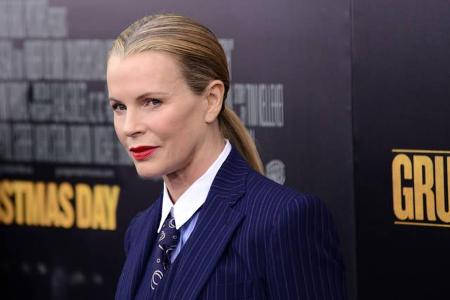 ...mit der Schauspielerin Kim Basinger verheiratet. Am Ende lieferte die Ehe der beiden einige Schlagzeilen und die Scheidun...