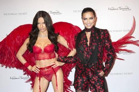 ...freuen wir uns erst einmal mit ihrer Victoria's Secret Kollegin Adriana Lima, die die Ehre einer eigenen Wachsfigur übrig...