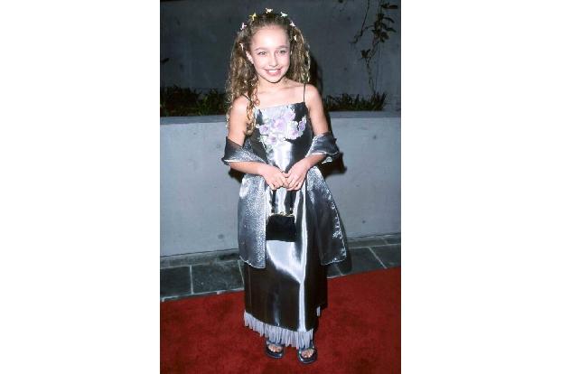 ...Serien-Business hatte auch dieses niedliche Mädchen einst zu verzeichnen. Na? Wer erkennt die kleine, strahlende Blondine...