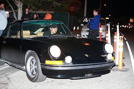 ...schwarzen Porsche. Wirklich - ein traumhaftes Fahrzeug! Viele Menschen lieben Autos des deutschen Automobil-Herstellers, ...