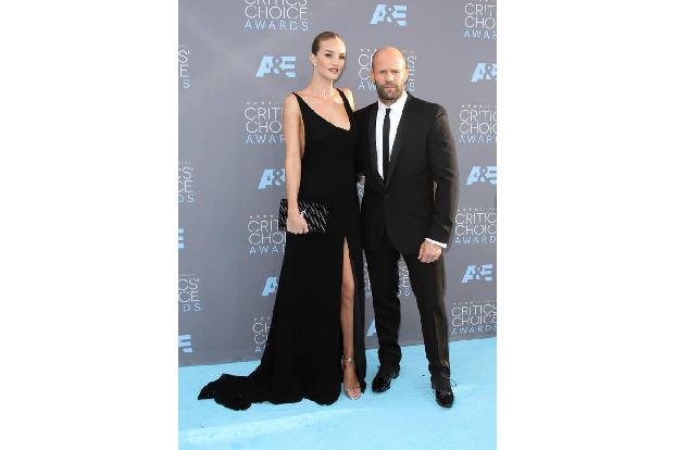 ...könnte man bei Rosie Huntington-Whiteley und ihrem Verlobten Jason Statham ja noch denken, dass es lediglich an den High ...