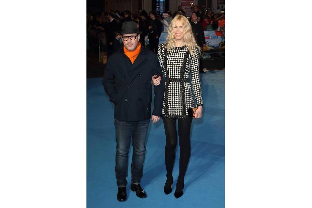 ...Matthew Vaughn und Claudia Schiffer. Der Ehemann des Models weiß sich aber zu helfen, denn ohne Hut ist der Filmproduzent...