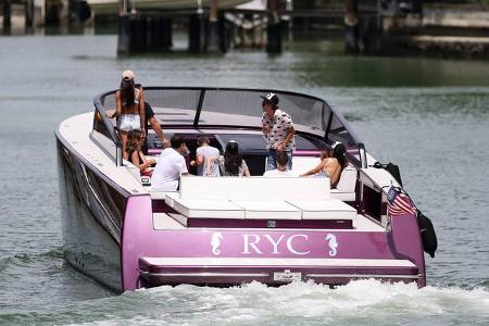 ...Kourtney Kardashian ein wenig gemeinsame Zeit miteinander verbrachten. Einen neuen Mann an ihrer Seite wird es sicherlich...