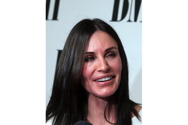 ...vergangenen Jahr sah das noch etwas anders aus - da bewegte sich kaum etwas im Gesicht der Schauspielerin. Doch wie kam e...