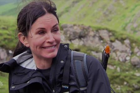 ...ihre Schönheitseingriffe (die auch hier übrigens deutlich zu sehen sind) zutiefst bereue, erklärte sie auch bereits im ve...