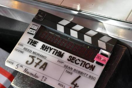 ...macht die Ehefrau von Ryan Reynolds keinen Stilwandel durch, sondern schlüpfte für eine Rolle in die abgetragenen Klamott...