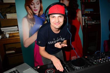 ...hierzulande gibt es einige Promis, die sich als DJ einen Namen gemacht haben. Jimi Blue Ochsenknecht ist nämlich nicht nu...