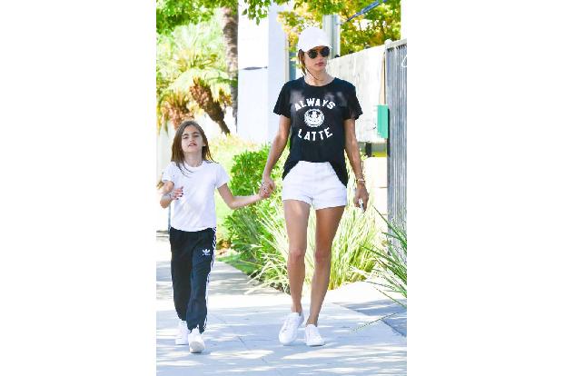 Anja Mazur tritt mit neun Jahren in die Fußstapfen ihrer berühmten Mama - und die ist keine Geringere als Alessandra Ambrosi...