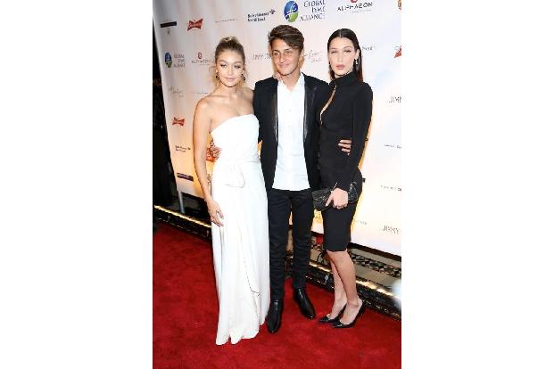 ...ihre Geschwister Bella und Anwar Hadid stehen ihr bald in nichts mehr nach. Die Schönheit liegt eindeutig in der Familie....