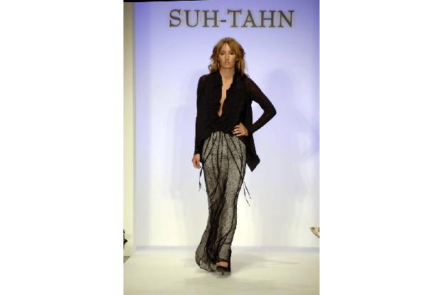 ...hat, ist wie Mama einst auf dem Laufsteg zuhause. Die guten Gene hat Ruby Stewart offensichtlich von Kelly Emberg geerbt....