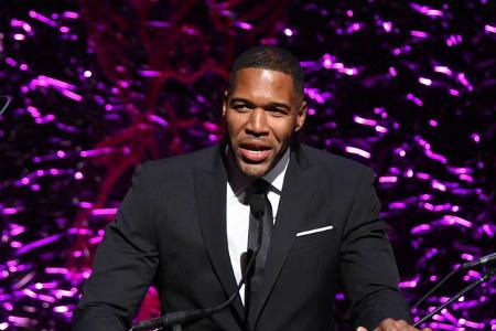 ...Fernsehmoderator Michael Strahan auf der Bühne sagen. Der Angel Ball in New York war ein voller Erfolg. Also bis zum näch...