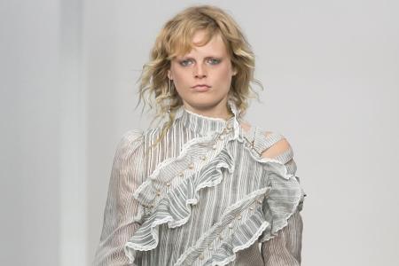 Intersexuelle Menschen wie Hanne Gaby Odiele kommen zwischen den Geschlechtern zur Welt und sind weder Mann noch Frau. Als K...