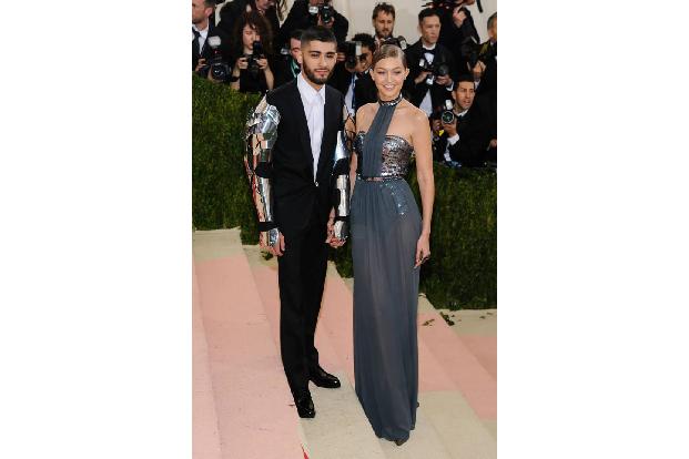 ...Musiker Zayn Malik nur gedacht, als er sich im Januar dieses Jahres die Augen seiner Freundin Gigi Hadid auf die Brust tä...